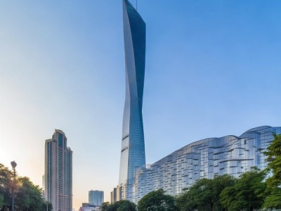 现代广州酒店周边景观，广州塔与广州东站