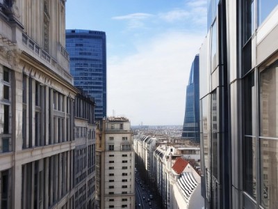 埃菲尔国际酒店位于哪里？