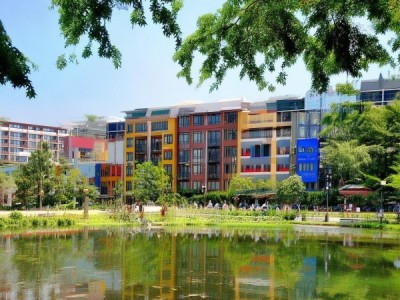 珠海万悦酒店周边设施丰富，周边交通便利，周边环境优美，适合放松身心。