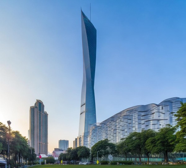 现代广州酒店周边景观，广州塔与广州东站